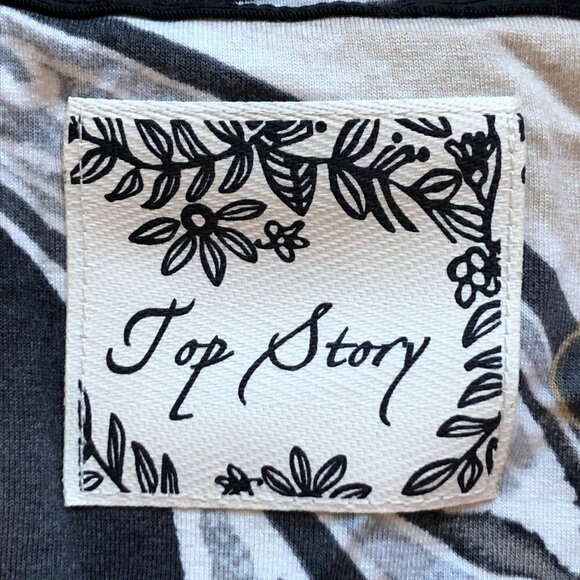 Top Story Stretch Tee Scoop Neck Muted Grey Taupe Beige Large Floral Print - Picture 6 of 8